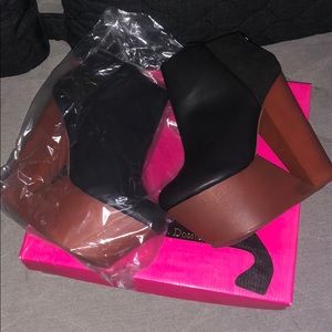 Cutout Wedge Booties